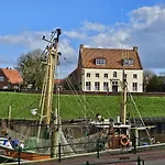 Pewsum In - Gemuetliche Fuer Bis Zu 2 Personen Direkt Am Hafen Mit Blick Auf Den Hafen - Haustiere Herzlich Willkommen דירה *