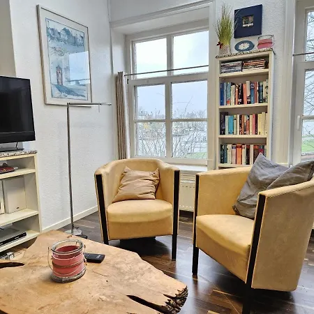Apartment Pewsum In - Gemuetliche Fuer Bis Zu 2 Personen Direkt Am Hafen Mit Blick Auf Den Hafen - Haustiere Herzlich Willkommen *