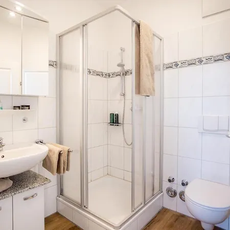 Apartment Pewsum In - Gemuetliche Fuer Bis Zu 2 Personen Direkt Am Hafen Mit Blick Auf Den Hafen - Haustiere Herzlich Willkommen *