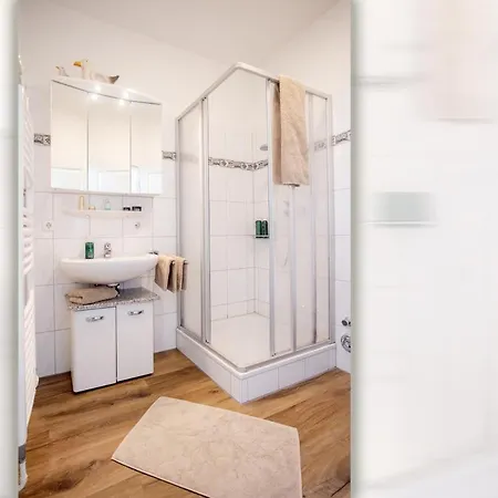 Apartment Pewsum In - Gemuetliche Fuer Bis Zu 2 Personen Direkt Am Hafen Mit Blick Auf Den Hafen - Haustiere Herzlich Willkommen Greetsiel