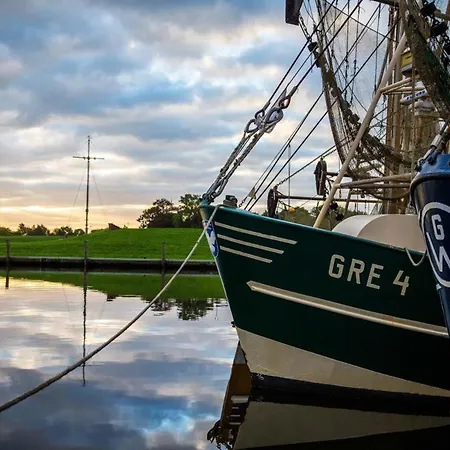 Pewsum In - Gemuetliche Fuer Bis Zu 2 Personen Direkt Am Hafen Mit Blick Auf Den Hafen - Haustiere Herzlich Willkommen Greetsiel