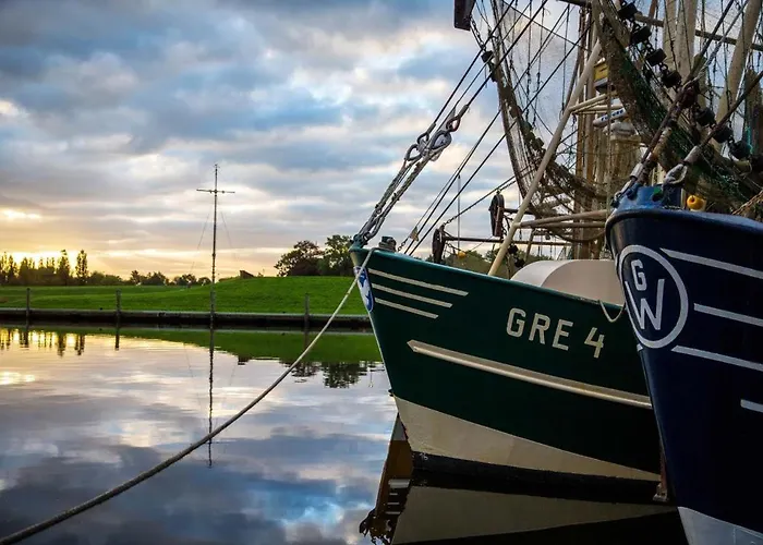 Pewsum In - Gemuetliche Fuer Bis Zu 2 Personen Direkt Am Hafen Mit Blick Auf Den Hafen - Haustiere Herzlich Willkommen Greetsiel